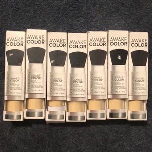 SEVEN Johnathan awake color root touch up. Blonde